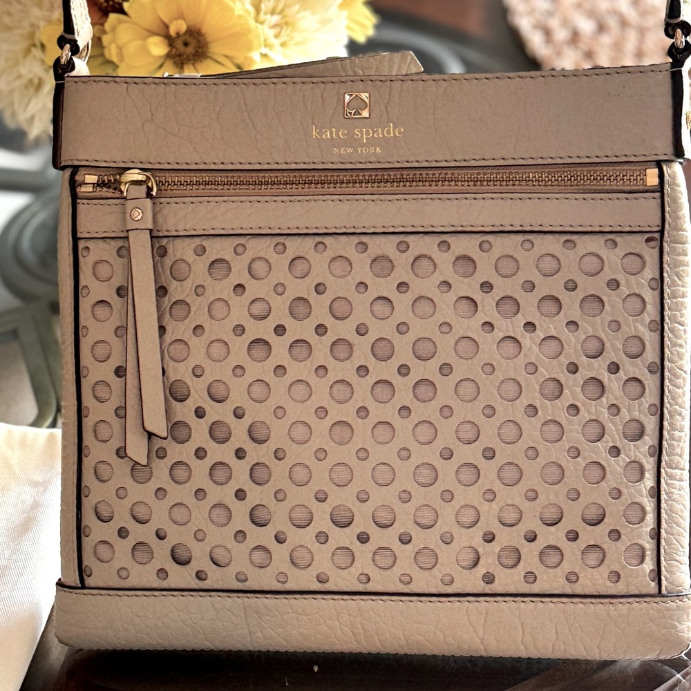 KATE SPADE Cross Body Bag Pocketbook Purse Leather Taupe